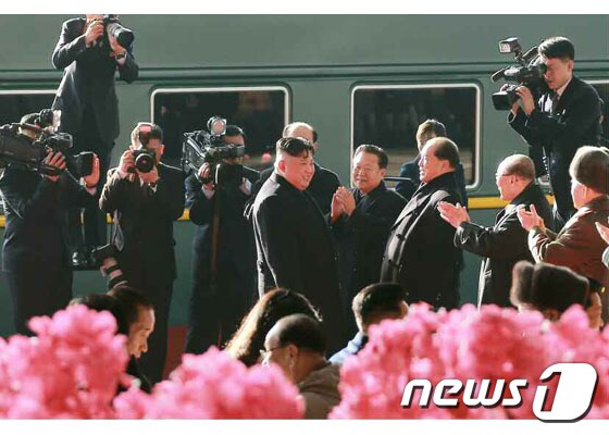 북한 김정은 국무위원장이 23일 베트남 하노이로 출발했다고 24일 북한 매체들이 보도했다.(노동신문) 2019.02.24.© 뉴스1