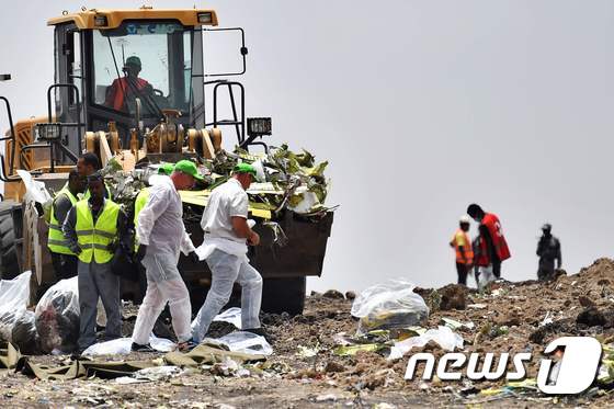 추락한 보잉737맥스8의 잔해들 © AFP=뉴스1
