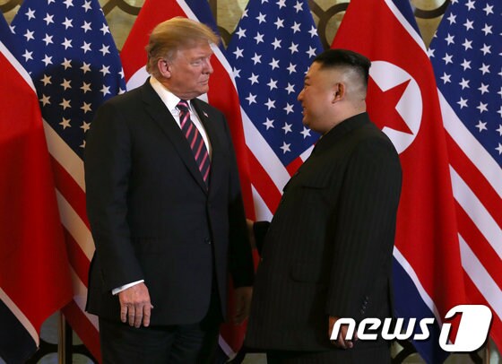 도널드 트럼프 미국 대통령(왼쪽)과 김정은 북한 국무위원장 <자료사진> © 로이터=뉴스1