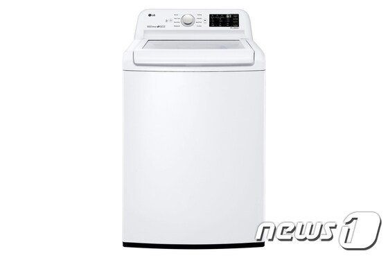 미국 유력 소비자 평가지 '컨슈머리포트'가 최근 발표한 '2019 올해의 세탁기' 조사에서 일반형 통돌이 세탁기 부문 1위를 차지한 LG전자의 'WT7100CW' 모델(LG전자 제공) © 뉴스1
