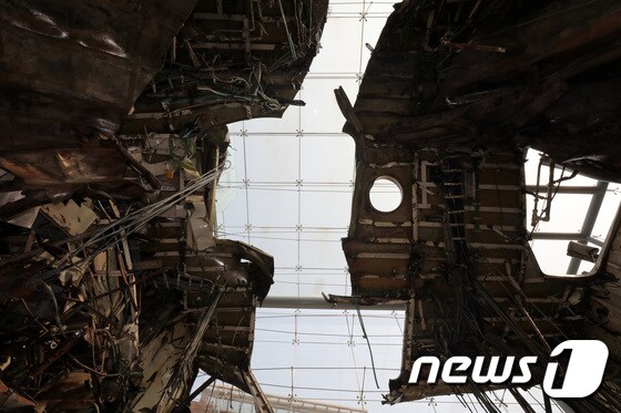 경기도 평택시 해군2함대에 전시된 천안함의 절단면 사이로 하늘이 보이고 있다. 2019.3.25/뉴스1 © News1 조태형 기자