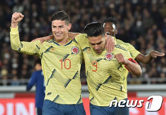 한국이 상대할 콜롬비아 대표팀의 핵심 공격수인 하메스 로드리게스(왼쪽)와 라다멜 팔카오.© AFP=뉴스1