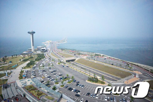 강당과 주차장을 개방하는 한국수자원공사 시화조력관리단 전경© 뉴스1