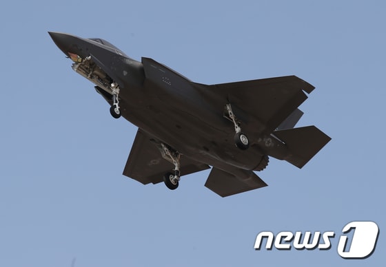 공군 F-35A '프리덤 나이트' 스텔스 전투기. 2019.3.29/뉴스1 © News1 김용빈 기자