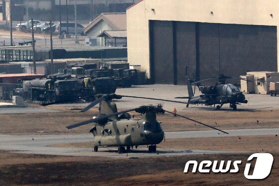 경기도 평택시 미8군사령부 캠프 험프리스에 미군 헬기들이 계류되어 있다. /뉴스1 © News1 조태형 기자