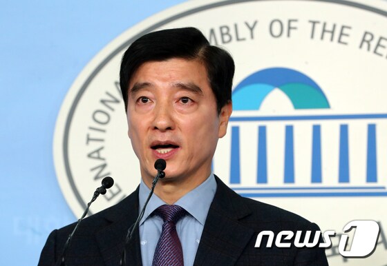 더불어민주당 대변인 시절 이해식 당선인. 뉴스1 © News1 이종덕 기자