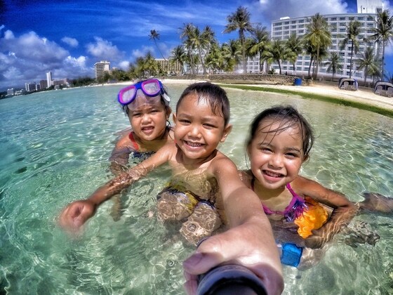 해맑은 미소를 보이는 괌 원주민 아이들의 모습. 괌관광청 제공