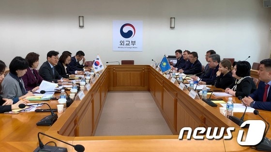 한국과 카자흐스탄이 6일 제9회 정책협의회를 열고 양국 협력 및 교류 확대 방안을 논의했다고 외교부가 밝혔다.(외교부 제공) 2019.03.06. © 뉴스1