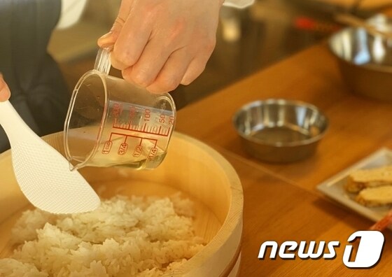 도쿄에서 초밥을 배우는 '스시 쿠킹 클래스'© 뉴스1 윤슬빈 기자