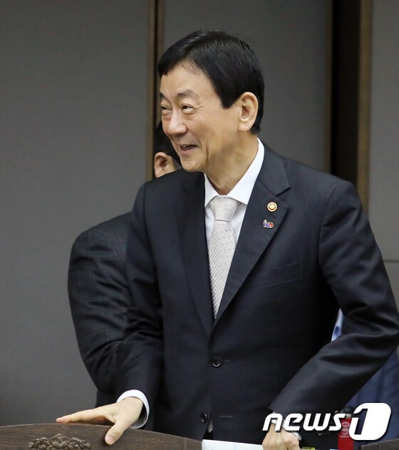 국정현안점검조정회의 참석하는 진영 행안부 장관