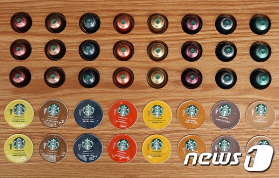 서울 종로구 송원아트센터에 스타벅스 앳홈 캡슐 커피가 전시돼 있다.  © News1 이승배 기자