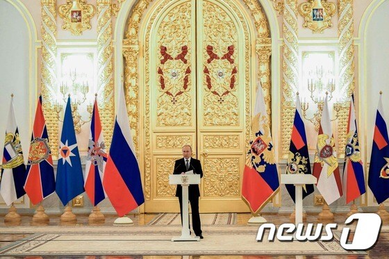 블라디미르 푸틴 러시아 대통령이 11일 (현지시간) 모스크바 크렘린 궁에서 열린 고위 공직자,검찰 둥과의 회의에서 연설을 하고 있다. © AFP=뉴스1 © News1 우동명 기자