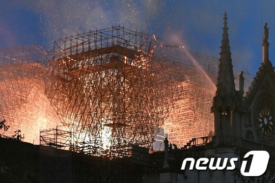 노트르담 대성당 화재 현장 © AFP=뉴스1