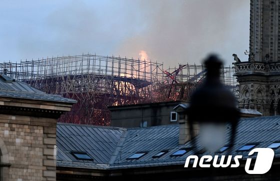 노트르담 대성당 화재 현장<br />© AFP=뉴스1