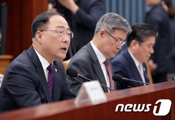 홍남기 경제부총리 겸 기획재정부 장관. © News1 이재명 기자