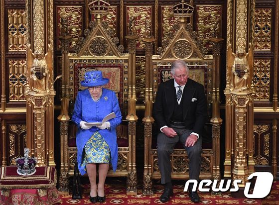 엘리자베스 영국 여왕의 지난 2017년 의회 개원 연설 © AFP=뉴스1