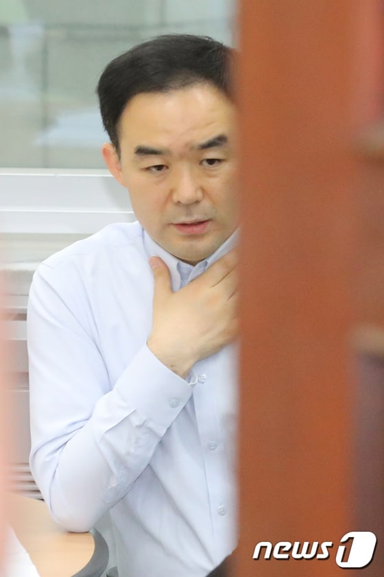'감금소동' 채이배 의원...운영위원장실로 
