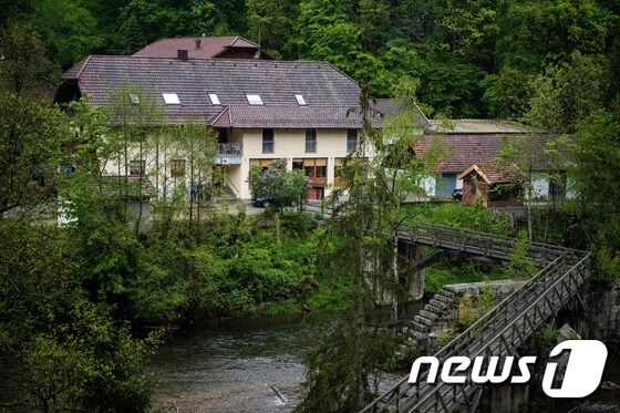 독일 호텔 석궁 사망 미스터리. © AFP=뉴스1