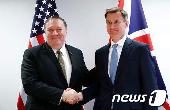 마이크 폼페이오 미국 국무장관과 제러미 헌트 영국 외무장관. © AFP=뉴스1 
