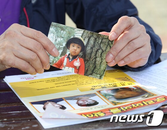 1987년 8월 해운대 바닷가에서 실종된 홍봉수(현재 만 35세)씨의 어머니 오승민씨가 16일 오후 서울 여의도에서 뉴스1과 인터뷰를 하고 있다. 2019.5.16/뉴스1 © News1 신웅수 기자