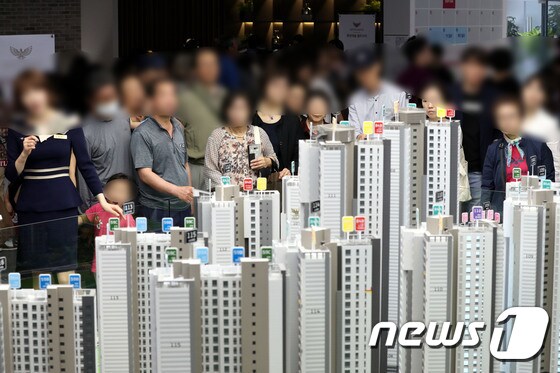 지난해 서울에 공급한 한 분양 아파트 모델하우스 모습.기사 내용과 관계없음.(뉴스1 자료사진.)© News1 이광호 기자