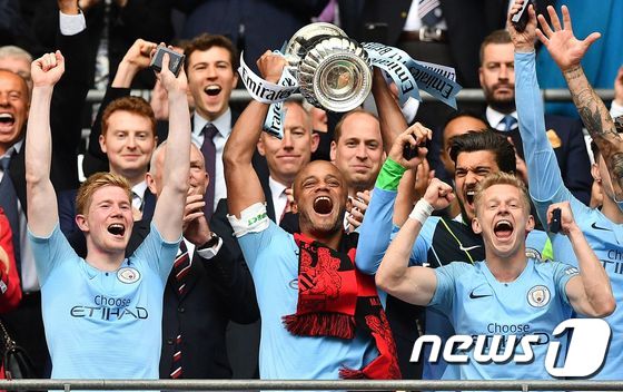 2018-19 잉글랜드 FA컵 우승 후 기뻐하는 맨체스터 시티 선수들. © AFP=뉴스1
