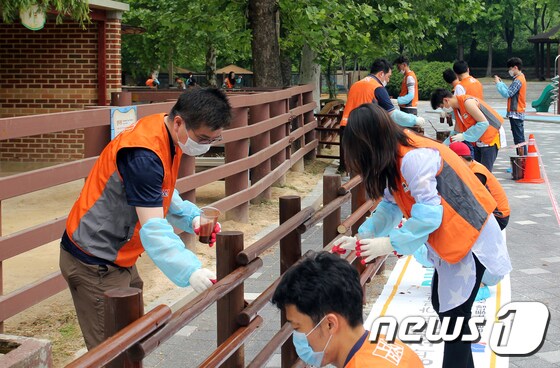 서울대공원 찾아 봉사활동 펼치는 호반호텔&amp;리조트 임직원들
