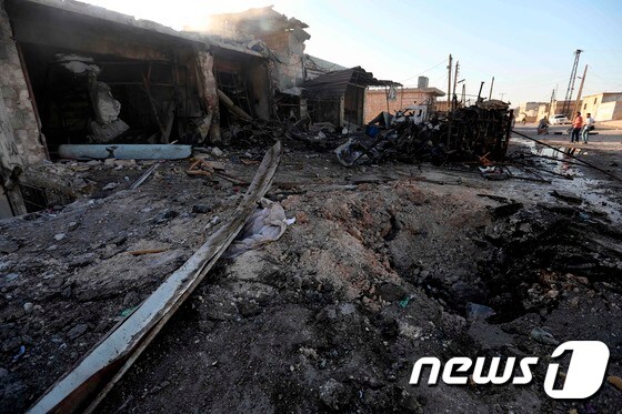 정부군 폭격으로 잿빛으로 변한 카프르 할랍의 민가. © AFP=뉴스1