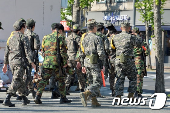 예비군들이 훈련에 참가하기 위해 훈련장소로 이동하고 있다.(자료사진) 2019.5.3/뉴스1 © News1 최창호 기자