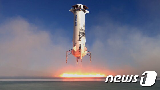 블루 오리진의 뉴셰퍼드 로켓이 2019년 5월 2일 (현지시간) 텍사스 주 밴혼의 웨스트텍사스 발사장에서 발사되고 있다. © 로이터=뉴스1 © News1 우동명 기자