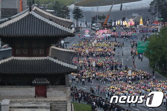 서울 도심 밝히는 연등행렬