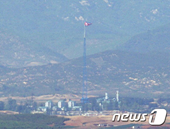 경기 파주시 오두산 통일전망대에서 바라본 북한 기정동 마을. © News1 신웅수 기자