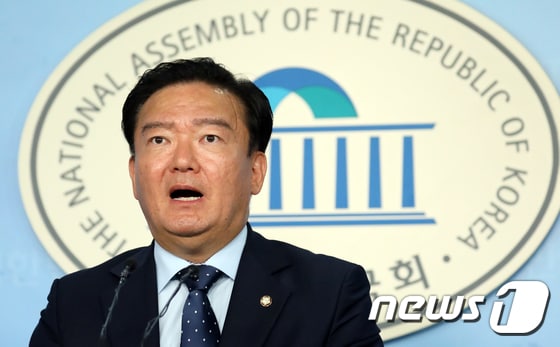 민경욱 자유한국당 의원. 2019.6.11/뉴스1 © News1 김명섭 기자