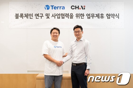 신현성 테라 공동대표(왼쪽)와 한창준 차이 코퍼레이션 대표 © 뉴스1