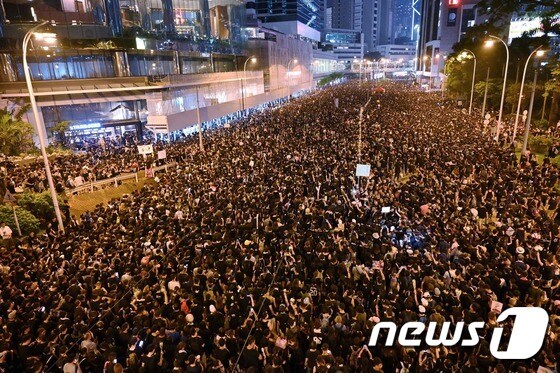 16일 200만명이 운집한 호옹 송환법 반대 시위 © AFP=뉴스1