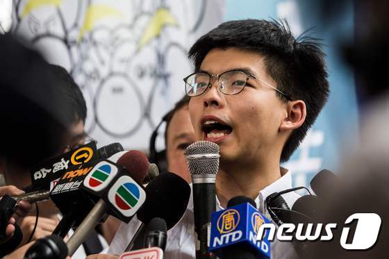 17일 석방된 홍콩 청년활동가 조슈아 웡. © AFP=뉴스1