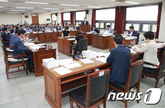 충북도의회 교육위원회 회의 모습. (충북도의회 제공) © 뉴스1