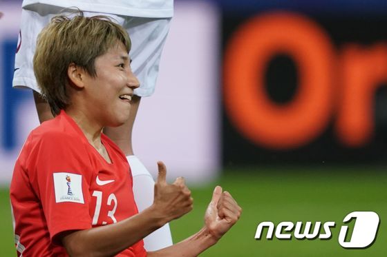 한국 여자축구 대표팀 여민지가 골을 넣고 환호하고 있다. © AFP=뉴스1