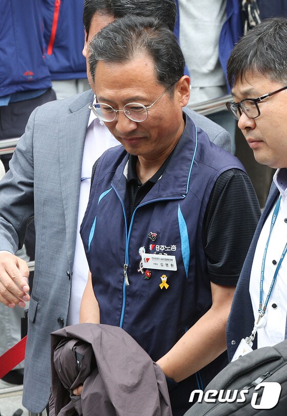 불법 폭력시위 혐의를 받고 있는 김명환 민주노총 위원장이 21일 구속됐다. 2019.6.21/뉴스1 © News1 신웅수 기자