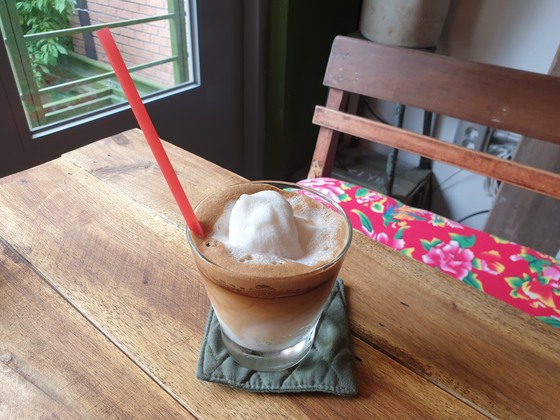 베트남 콩카페 시그니처 메뉴 ‘코코넛 스무디 커피’/ 김수경 에디터© 뉴스1
