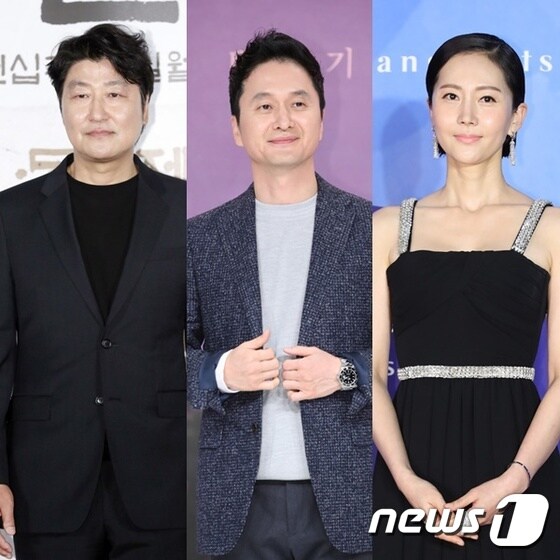(왼쪽부터) 송강호, 장현성, 염정아 © 뉴스1