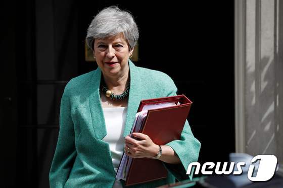 퇴임하는 테리사 메이 영국 총리. © AFP=뉴스1