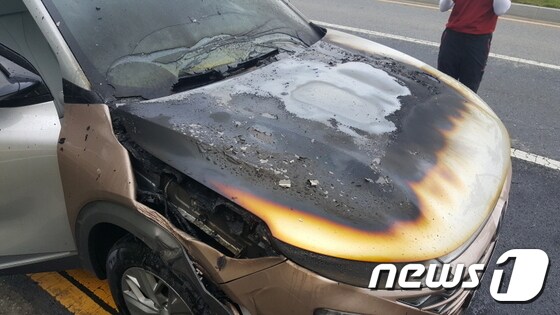 불에 탄 넥쏘 승용차(제공=홍성소방서)© 뉴스1
