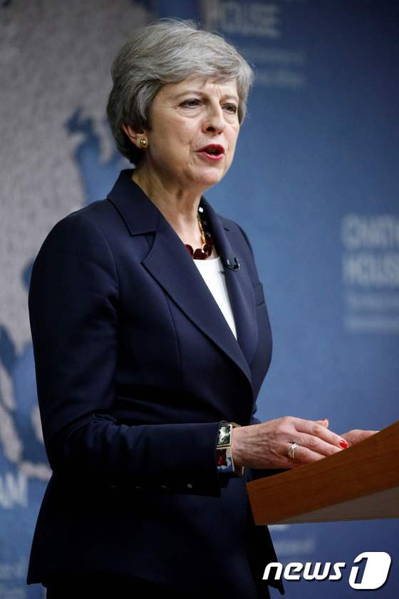테리사 메이 영국 총리가 17일(현지시간) 영국 왕립국제문제연구소 '채텀하우스'에서 고별 연설을 하고 있다. © AFP=뉴스1