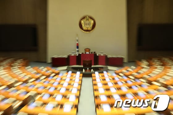 '빈손으로 끝난 6월 임시국회'