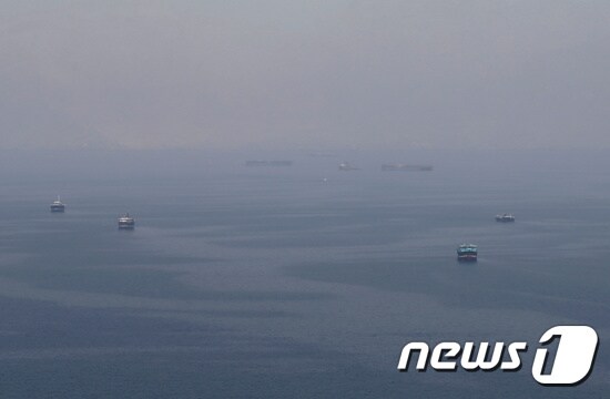 중동 호르무즈 해역을 통과하는 선박들.(자료사진). © 로이터=뉴스1