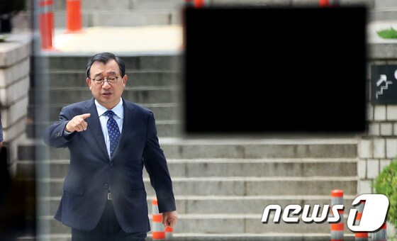 '방송법 위반' 재판 출석하는 이정현 의원