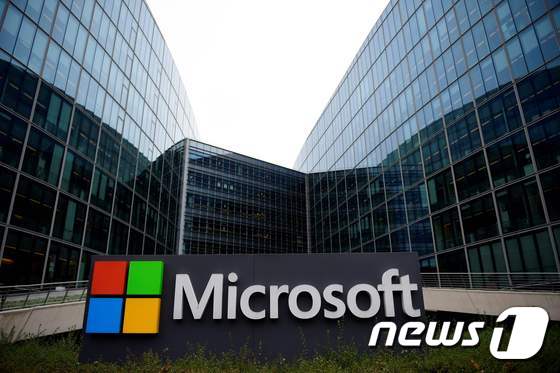 마이크로소프트는 코로나19 심각성을 인지하고 한국 법인 직원들에게 '재택근무'를 하도록 조치했다. (Photo by Martin BUREAU / AFP)