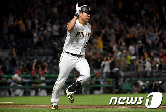 강정호가 3년만에 두 자릿수 홈런을 기록했다. © AFP=뉴스1