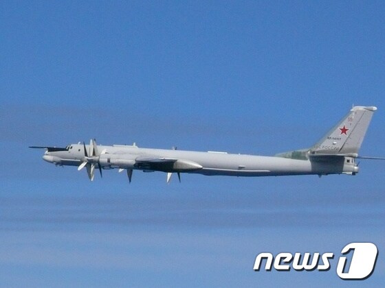 지난 23일 한국방공식별구역(KADIZ)을 침범한 러시아의 TU95 전략폭격기. © 로이터=뉴스1 © News1 성동훈 기자